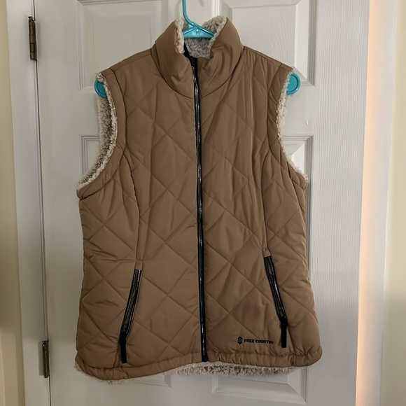 Free Country Vest. NWOT. Never worn Size Large. Lost weight can’t fit. - Picture 2 of 3